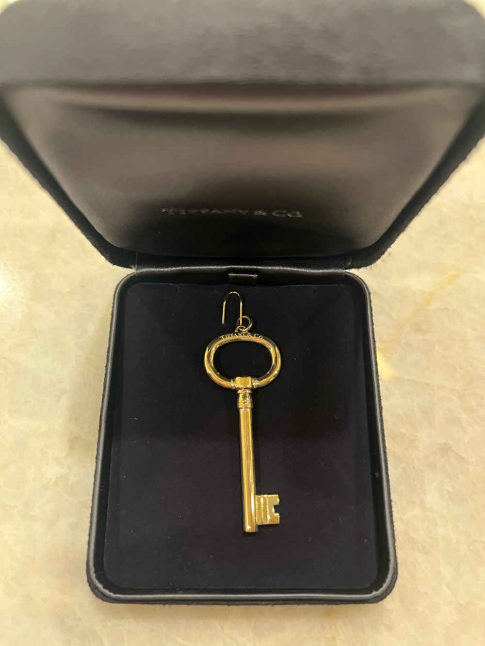 Tiffany & Co. BRAND NEW 18k Gold XL Key Pendant never worn never out of box